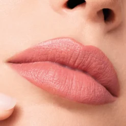 CreamyLove -Cliomakeup Shop cliomakeup creamylove rossetto cremoso lipstick stylo pigmentato semi opaco 01 Rosa Nude detail jessica