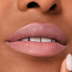 CreamyLove -Cliomakeup Shop cliomakeup creamylove rossetto cremoso lipstick stylo pigmentato semi opaco 01 Rosa Nude detail lula