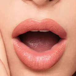 CreamyLove -Cliomakeup Shop cliomakeup creamylove rossetto cremoso lipstick stylo pigmentato semi opaco 03 Sei Mio nude Biscotto detail jessica