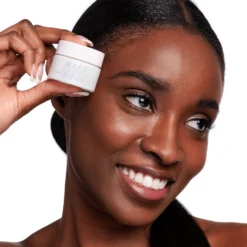 Crema Contorno Occhi 3 In 1 M.A.B.B. -Cliomakeup Shop cliomakeup crema occhi mabb modella hero daniela