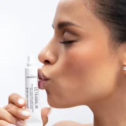 ULTRABALM -Cliomakeup Shop cliomakeup ultrabalm balsamo burro labbra nutriente idratante rigenerante ialuronico jojoba karite avocado sabrina